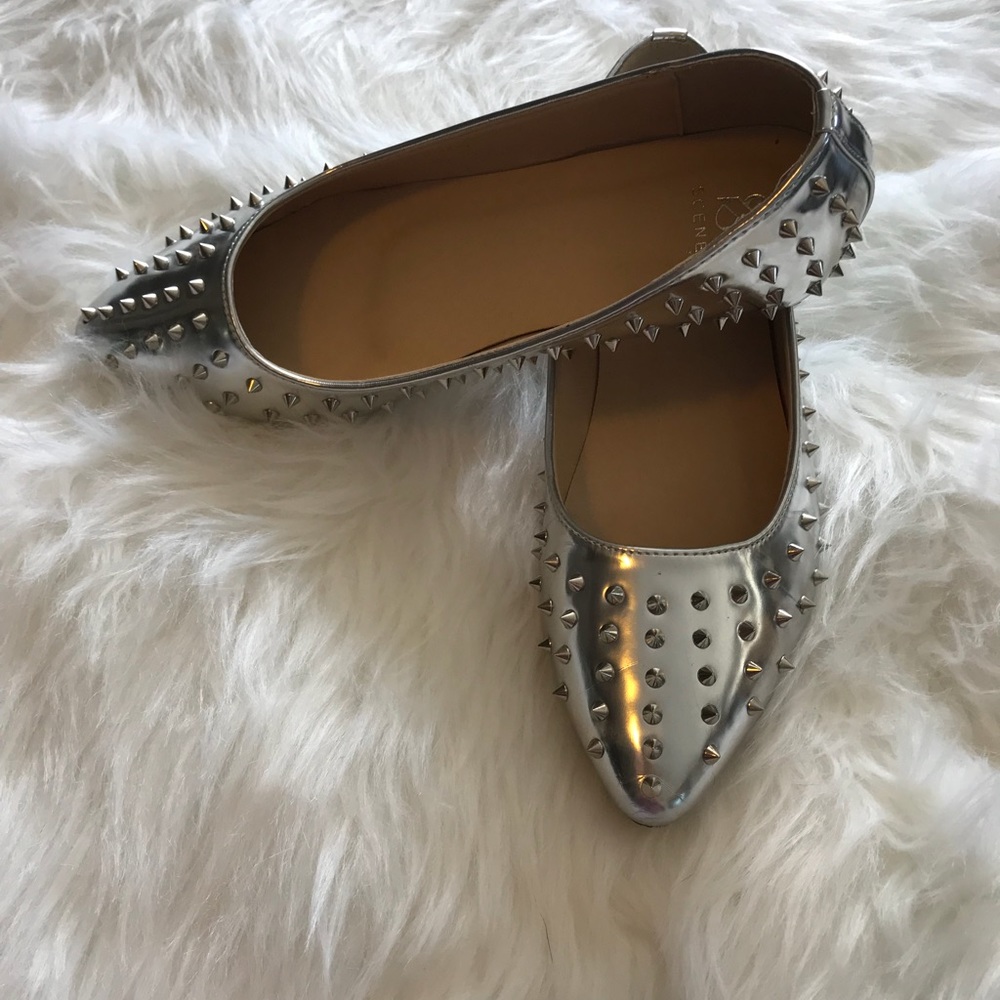 Spiked Flats